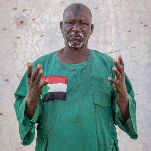 "Découvrez l'histoire fascinante de Dirrma, le maître des funérailles au Soudan"