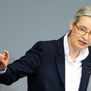 "Elon Musk défie les conventions en courtisant Alice Weidel, figure de l'AfD"