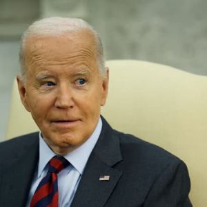 "Incendies à Los Angeles : Biden annule son voyage d'adieu en Italie"