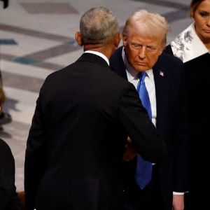 "Incroyable : Obama et Trump complices aux funérailles de Carter"