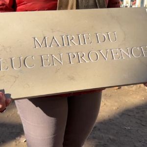 "La mairie du Luc propose une exposition unique avec 250 plaques gravées au nom des habitants en juin"