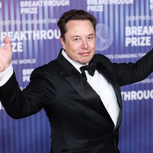 "Le secret de famille d'Elon Musk : révélations sur sa grande tribu cachée"