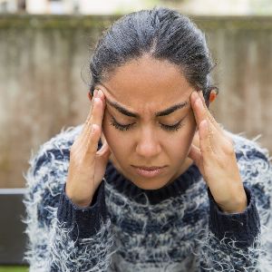 "Le témoignage bouleversant de Leona : la peur de finir en fauteuil roulant à cause de ses migraines rares"