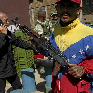 "Le Venezuela sous tension : Maduro arme des civils pour protéger sa dictature"