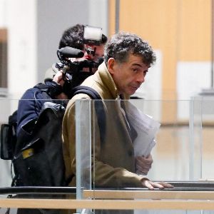 "Les images choc de Stéphane Plaza à son procès : un animateur marqué physiquement"