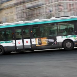 "Paris sous le choc : des projectiles tirés sur deux bus, enquête pour tentative de meurtre"