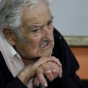 "Révélation choc : l'ex-président uruguayen José Mujica renonce à son traitement contre le cancer"