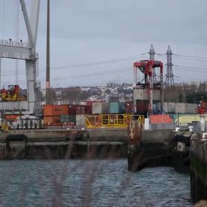 "Un mystérieux corps repêché au Havre : enquête en cours"