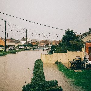 "Adaptation urbaine face au dérèglement climatique : un an après les inondations dans le Pas-de-Calais"