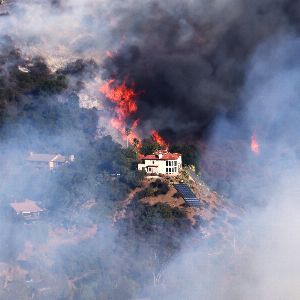 "Alerte rouge à Los Angeles : incendies dévastateurs, bilan tragique... Les inquiétudes ce vendredi"