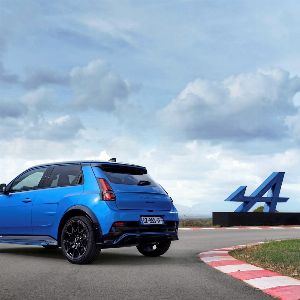 "Alpine propulse la Renault 5 en tête du classement Voiture de l’année 2025"