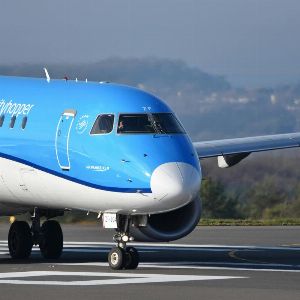 "Il se dispute violemment avec sa copine en avion : sa réaction choquante met tous les passagers en danger"