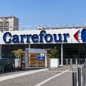 "Scandale chez Carrefour : La CFDT s'oppose à la cession de 39 magasins et saisit la justice"