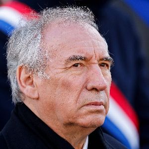 "Scandale : François Bayrou préfère l'avion pour se rendre aux vœux de Pau"