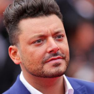 Situation critique : Kev Adams rassure ses fans depuis Los Angeles