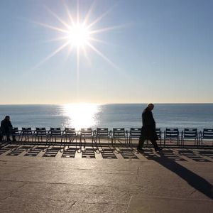 "Une septuagénaire gravement blessée sur la promenade des Anglais : un motard en cause"