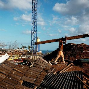 "ALERTE : Mayotte en état d'urgence face au cyclone Dikeledi !"