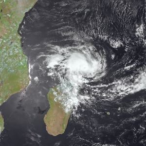 Cyclone Dikeledi à Mayotte : alerte rouge imminente !