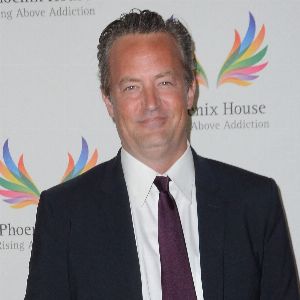 "Drame à Los Angeles : Incendie ravage la maison de Matthew Perry, tristes nouvelles pour sa famille"