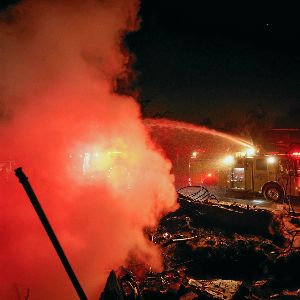 "Drame à Los Angeles : les incendies font des ravages malgré les progrès des pompiers"