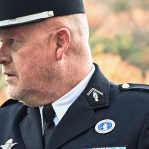 "Émotion et hommages suite au décès du colonel Pierre Bichon, un grand serviteur de l'État"