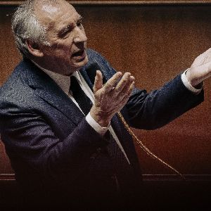 "François Bayrou : vers une stabilité politique ou le chaos ?"