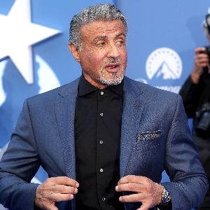 "Incroyable ! Sylvester Stallone conserve sa voix française malgré le décès de son doubleur"