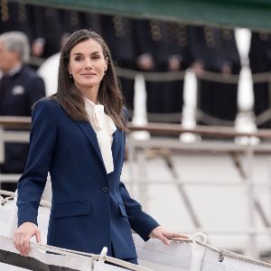 "Larmes et émotion : La princesse Leonor d'Espagne part pour 6 mois en mer, les adieux de sa mère la Reine Letizia"