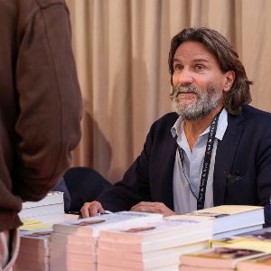 "Les confessions choquantes de Frédéric Beigbeder sur ses tendances pathologiques et ses changements radicaux"