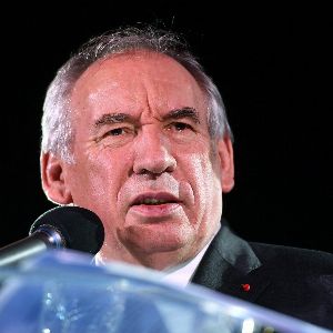 "Réforme des retraites : l'épineux dilemme de François Bayrou résumé en un plan stratégique"