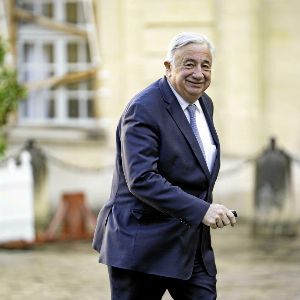 "Scandale au Sénat : Gérard Larcher reconnaît une énorme erreur avec des fauteuils à 34 000 euros"