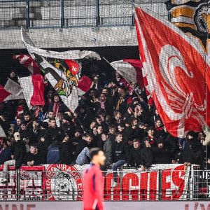 Scandale au stade : des supporters du Losc rendent hommage à Jean-Marie Le Pen à Auxerre