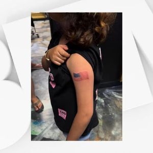 "Scandale : une fillette de 9 ans tatouée avec un drapeau américain aux États-Unis"