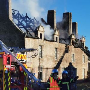 Un incendie dévaste un manoir classé aux monuments historiques en Bretagne : les dégâts sont importants