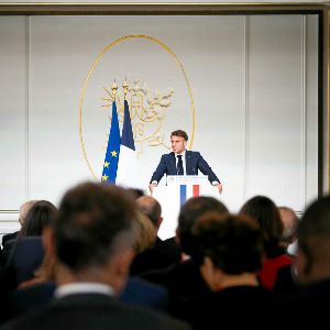 "Décryptage : le rôle essentiel des ambassadeurs français à l'étranger"