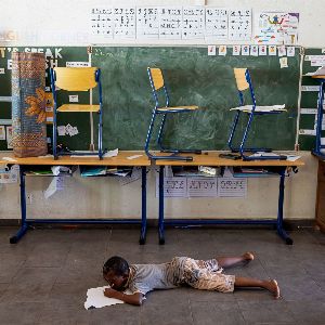 "Élisabeth Borne annonce le report de la rentrée scolaire à Mayotte à cause de la tempête Dikeledi"