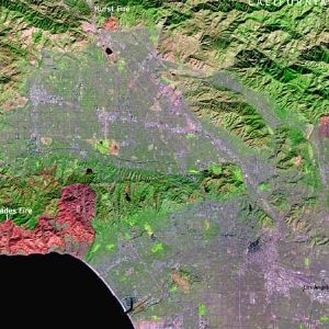 "Images satellite inédites des incendies à Los Angeles : la Californie dévastée par les flammes"