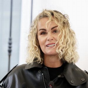 "Incendies à Los Angeles : Laeticia Hallyday perd sa maison, mais trouve refuge chez une amie proche"