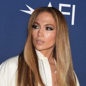 Jennifer Lopez : Sa réponse inattendue à la drague osée de Manu Payet