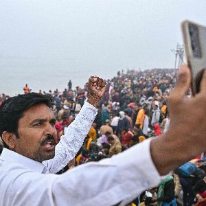 "Le pèlerinage hindou le plus incroyable au monde : Kumbh Mela en Inde, 400 millions de fidèles attendus"