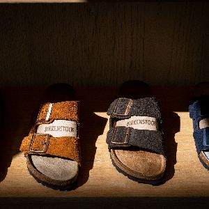 "Révélation inattendue : la Birkenstock, une pièce d'art inattendue dans le monde de la mode !"