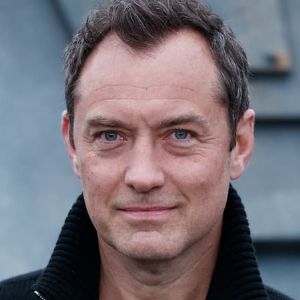 "Révélation sur le casting choc de Jude Law en Vladimir Poutine dans le film "Le Mage du Kremlin" d'Olivier Assayas"