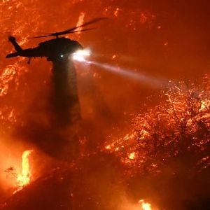 "Tragédie à Los Angeles : 24 décès et des vents destructeurs menacent les incendies"