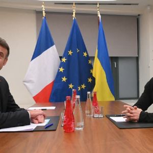 "Zelensky et Macron évoquent le déploiement de troupes en Ukraine : une intervention étrangère à venir ?"