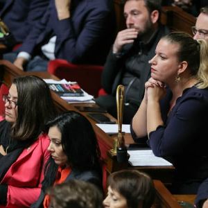 "Alerte politique : motion de censure déposée contre le gouvernement de Bayrou"