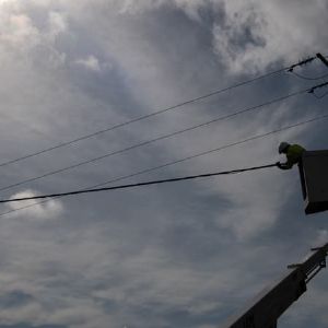 Enedis retire un poteau pour offrir une vue imprenable sur la mer à une habitante de Binic