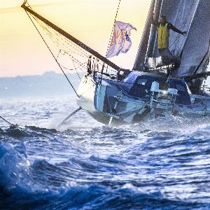 "Exploit historique : Charlie Dalin remporte le Vendée Globe et crée l'événement en mer"