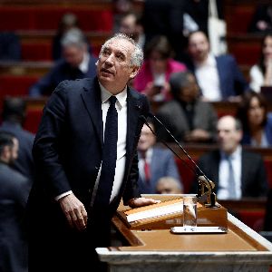 "François Bayrou confie la réforme des retraites aux acteurs sociaux : une nouvelle approche radicale"