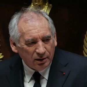 "François Bayrou expose les atouts de la France face aux défis mondiaux dans un discours de politique générale percutant"