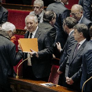 "François Bayrou révèle sa nouvelle stratégie économique et fiscale"